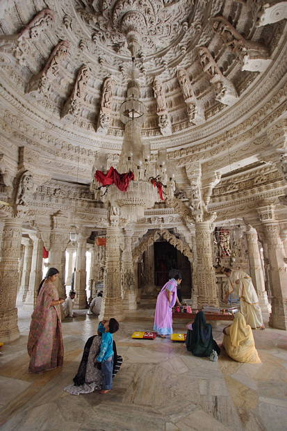 Ranakpur Jain temple, interior
