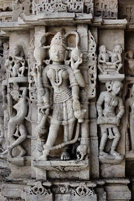 Ranakpur Jain temple, sculptures