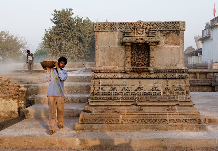 Young laborer, Stepwell
